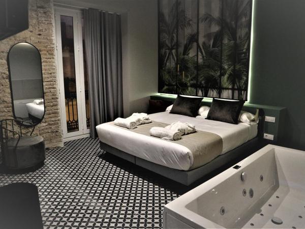 YOU & CO. Quart Boutique : photo 4 de la chambre chambre double de luxe avec baignoire spa 