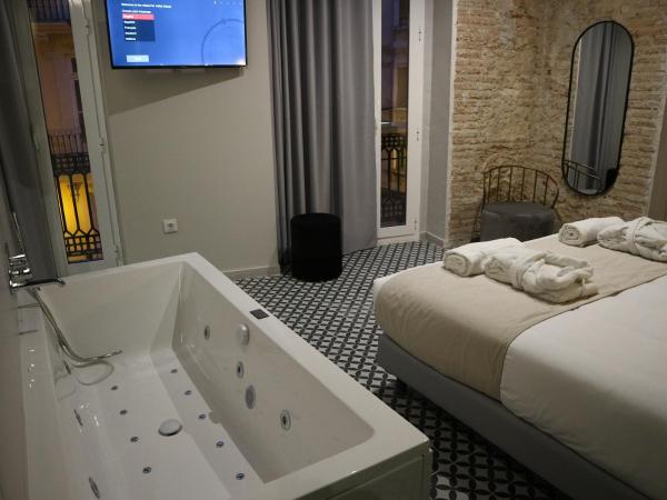 YOU & CO. Quart Boutique : photo 6 de la chambre chambre double de luxe avec baignoire spa 