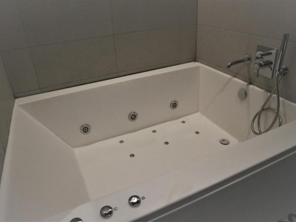 YOU & CO. Quart Boutique : photo 7 de la chambre chambre double avec baignoire spa