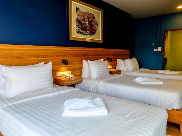 Siri Oriental Bangkok Hotel : photo 6 de la chambre chambre triple avec balcon