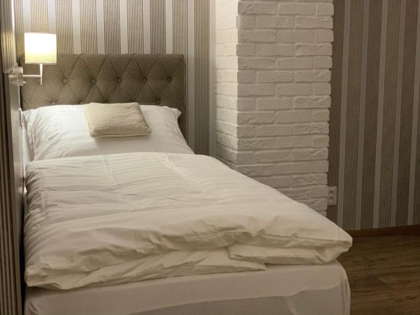 Pension Vzhůru nohama Jáchymov : photo 3 de la chambre chambre quadruple avec balcon 