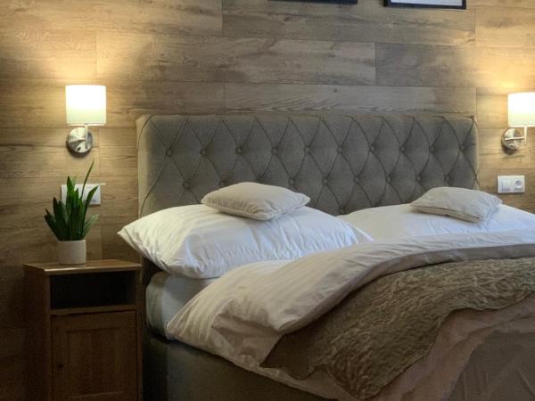 Pension Vzhůru nohama Jáchymov : photo 2 de la chambre chambre double avec balcon