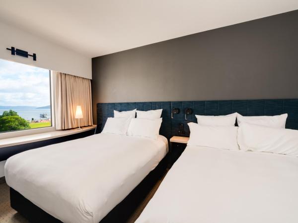 ibis Rotorua : photo 6 de la chambre chambre double avec 2 lits doubles et vue sur le lac