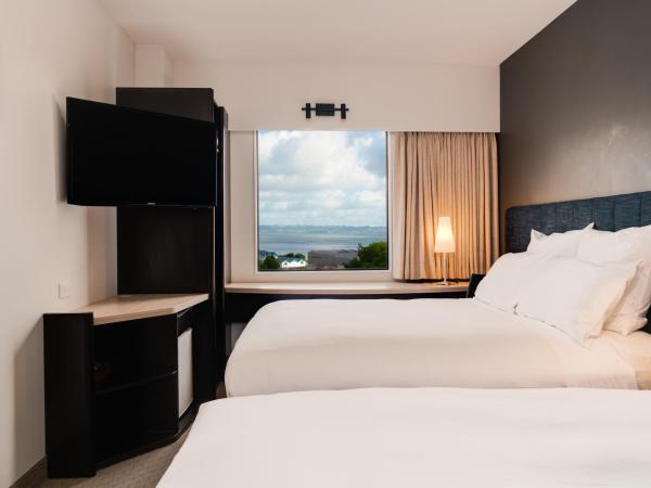 ibis Rotorua : photo 4 de la chambre chambre double avec 2 lits doubles et vue sur le lac