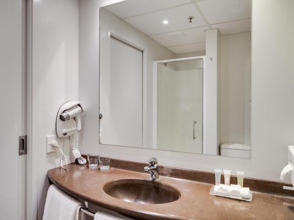 ibis Rotorua : photo 7 de la chambre chambre double avec 2 lits doubles et vue sur le lac