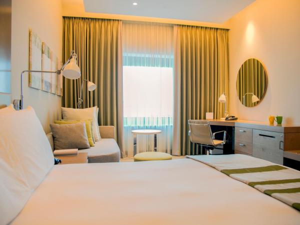 Holiday Inn & Suites - Dubai Festival City Mall, an IHG Hotel : photo 4 de la chambre hébergement standard avec 1 lit king-size - vue sur front de mer