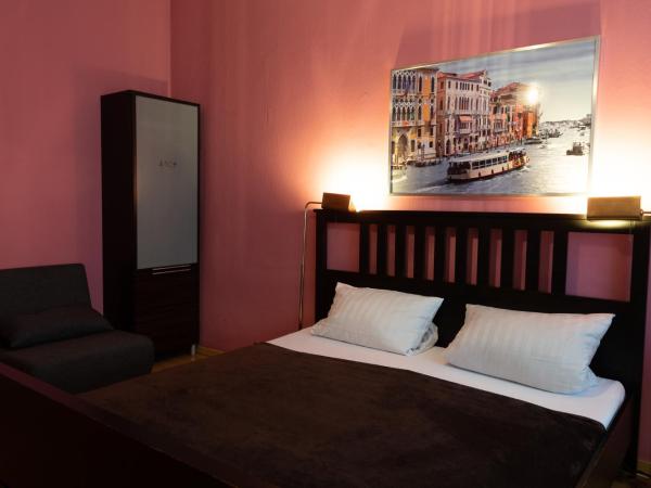 Hotel-Pension Charlottenburg : photo 1 de la chambre chambre quadruple