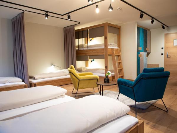 Roomie Alps Design Hostel : photo 5 de la chambre lits superposés en dortoir mixte (9 adultes)