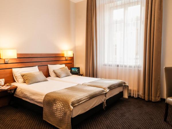 Hotel Wilga : photo 1 de la chambre chambre lits jumeaux avec lit d’appoint - 301