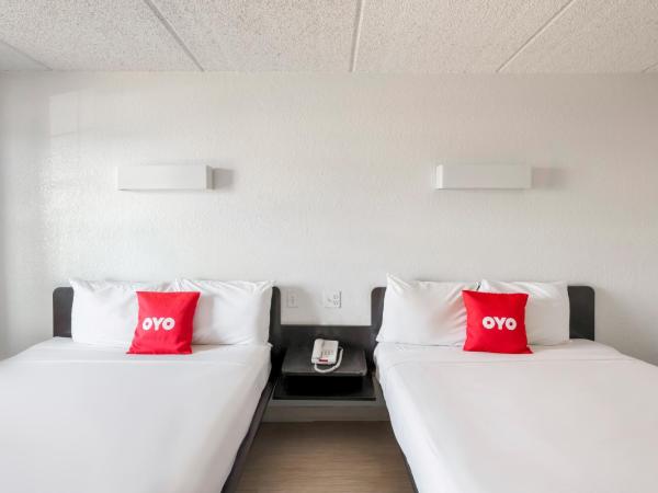 OYO Hotel Houston Katy Freeway : photo 8 de la chambre chambre avec 2 grands lits queen-size 