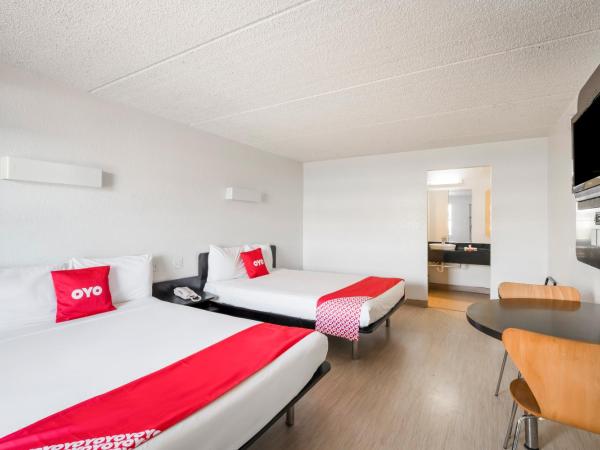 OYO Hotel Houston Katy Freeway : photo 6 de la chambre chambre avec 2 grands lits queen-size 