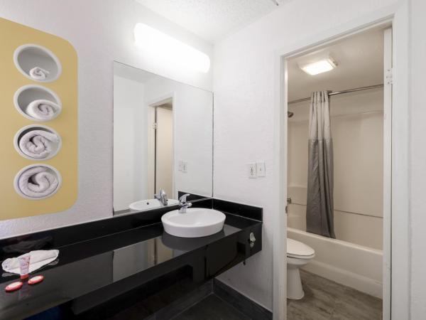 OYO Hotel Houston Katy Freeway : photo 9 de la chambre 2 bedroom apartment with kitchen