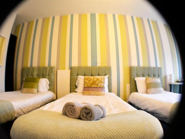 Queens Guesthouse Manchester : photo 4 de la chambre chambre triple confort