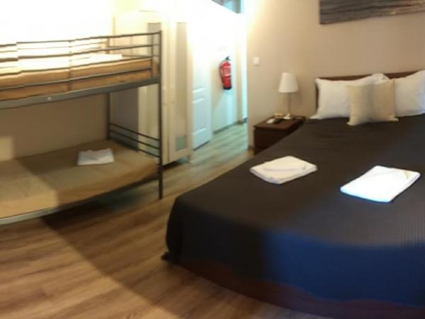 Suites & Apartments - DP Setubal : photo 2 de la chambre chambre double avec salle de bains privative