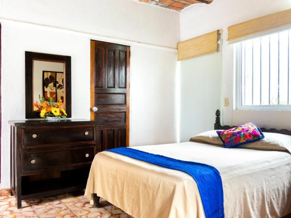 Hotel Posada De Roger : photo 5 de la chambre chambre familiale avec balcon