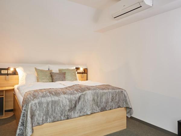 Gold House Pension : photo 8 de la chambre chambre familiale standard
