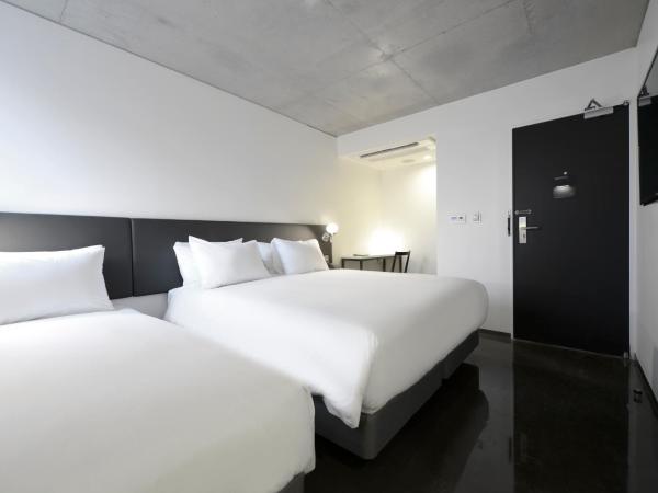 Creto Hotel Myeongdong : photo 1 de la chambre chambre lits jumeaux familiale avec netflix
