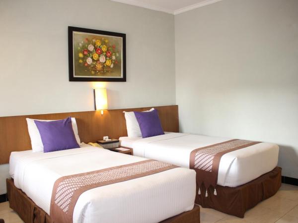 Cakra Kembang Hotel : photo 3 de la chambre chambre double ou lits jumeaux supérieure