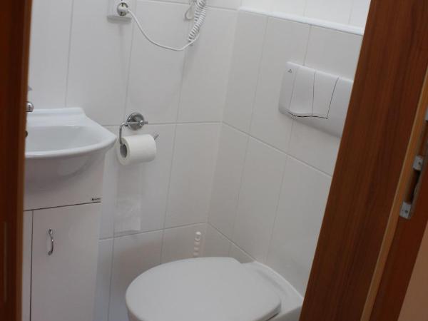 Pension Lukas : photo 3 de la chambre chambres doubles communicantes