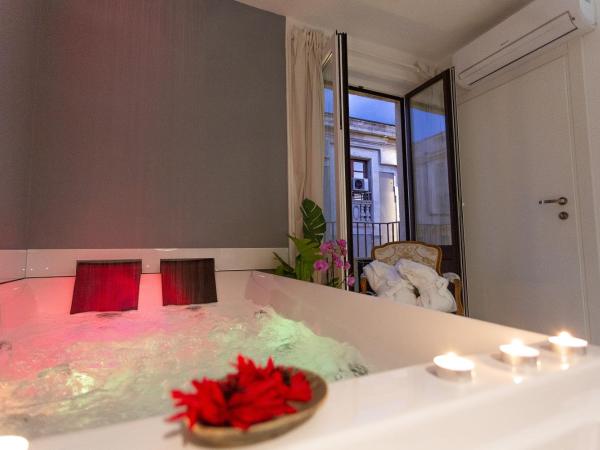 Duomo Luxury Suite Catania : photo 3 de la chambre suite deluxe avec baignoire spa