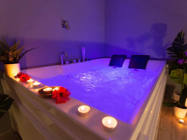 Duomo Luxury Suite Catania : photo 5 de la chambre suite deluxe avec baignoire spa