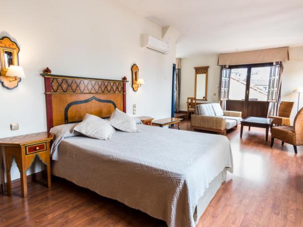 Hotel Plaza Nueva : photo 4 de la chambre chambre familiale