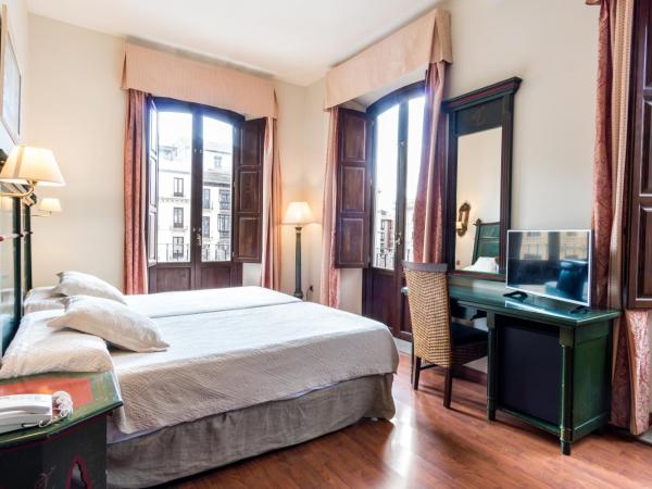 Hotel Plaza Nueva : photo 7 de la chambre chambre lits jumeaux supérieure - vue sur ville