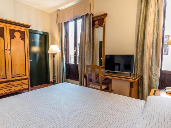 Hotel Plaza Nueva : photo 4 de la chambre chambre double ou lits jumeaux