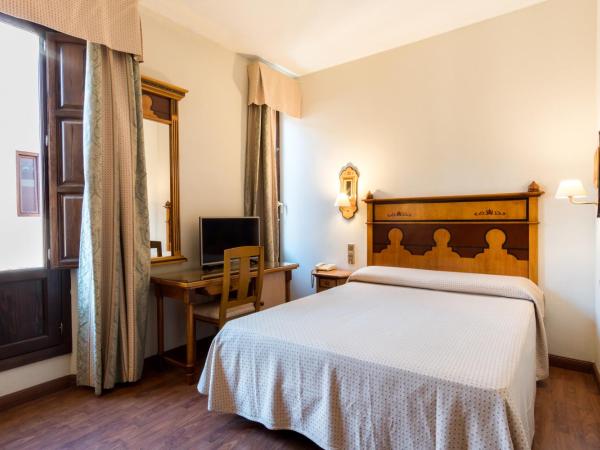 Hotel Plaza Nueva : photo 3 de la chambre chambre double ou lits jumeaux