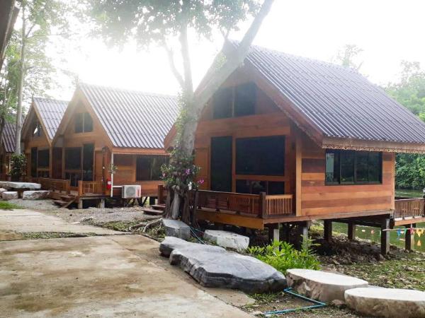 Pechpailin Resort : photo 3 de la chambre chambre familiale avec balcon