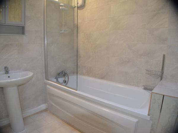 Gorton Mount Hotel Manchester : photo 1 de la chambre chambre double avec salle de bains commune