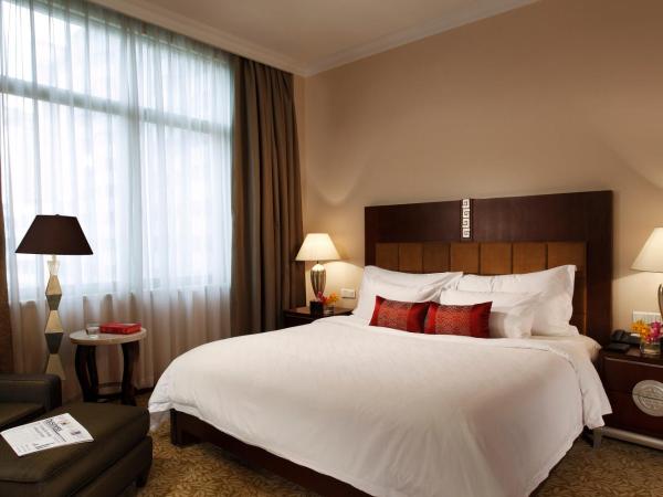 Dong Fang Hotel Guangzhou- Free Shuttle Bus to Canton Fair Complex & Overseas Buyer Registration Services during Canton Fair Period : photo 5 de la chambre chambre de luxe lit king-size - non-fumeurs
