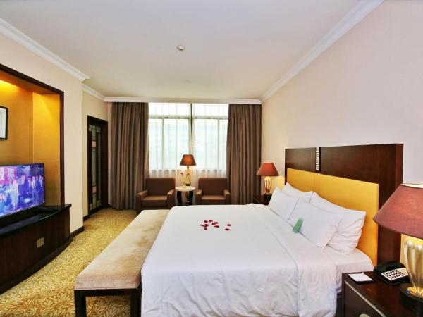 Dong Fang Hotel Guangzhou- Free Shuttle Bus to Canton Fair Complex & Overseas Buyer Registration Services during Canton Fair Period : photo 8 de la chambre suite supérieure - non-fumeurs