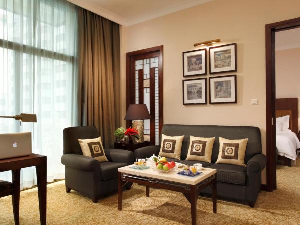 Dong Fang Hotel Guangzhou- Free Shuttle Bus to Canton Fair Complex & Overseas Buyer Registration Services during Canton Fair Period : photo 5 de la chambre suite supérieure - non-fumeurs