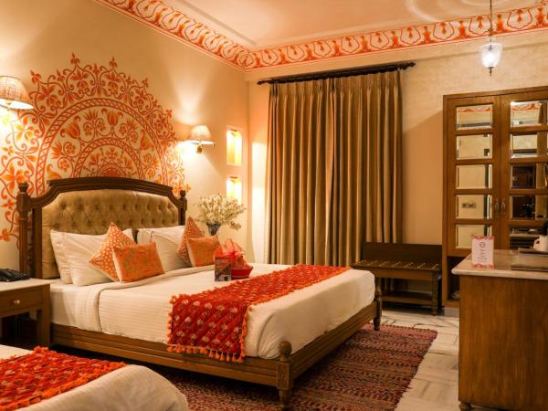 Laxmi Palace Heritage Boutique Hotel : photo 8 de la chambre royal room king size bed free pick up on arrival only from train or bus (8am-8pm)