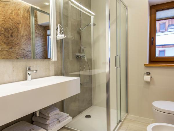 Royal Hill Residence : photo 9 de la chambre appartement supérieur avec terrasse - vue sur montagne