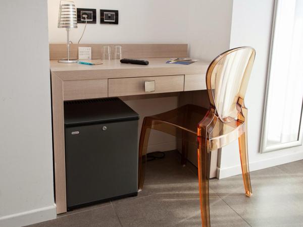 Hotel Adlon : photo 4 de la chambre chambre double ou lits jumeaux classique - vue partielle sur mer