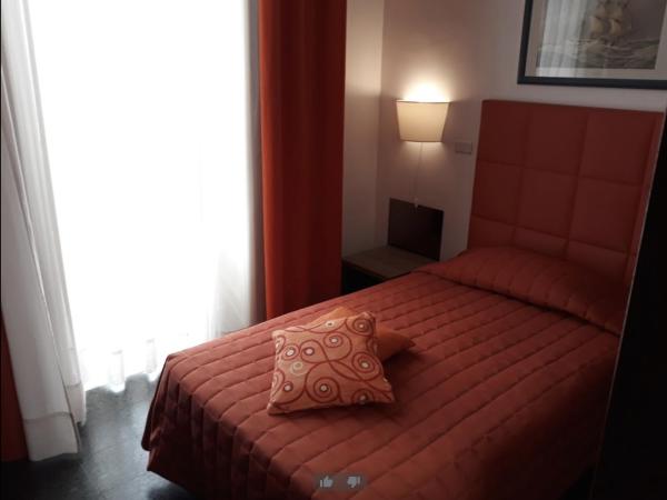 Moonlight Hotel&Suites : photo 2 de la chambre chambre simple deluxe avec balcon