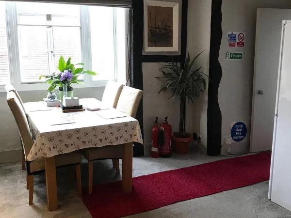 Golden Cross Guesthouse : photo 10 de la chambre chambre simple avec salle de bains commune