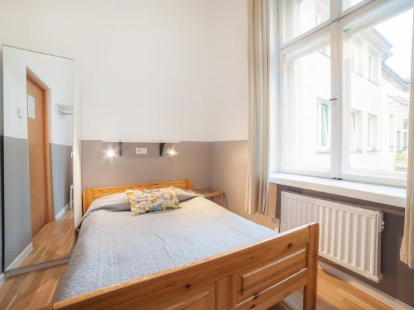 Dizzy Daisy Hostel : photo 5 de la chambre chambre double avec salle de bains commune