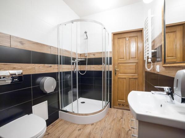 Dizzy Daisy Hostel : photo 10 de la chambre chambre lits jumeaux avec salle de bains commune