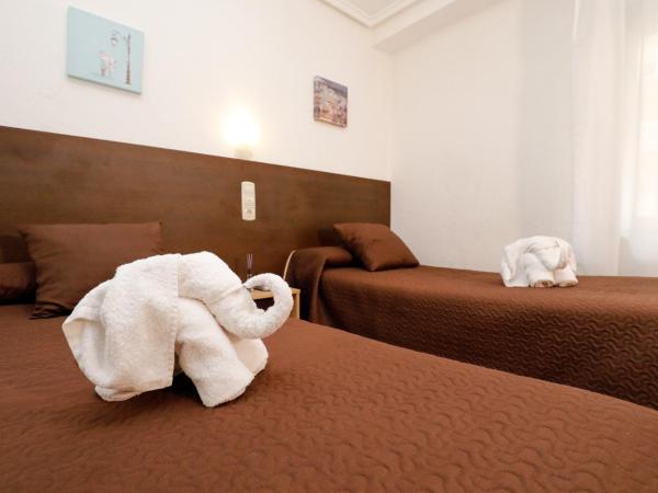 Hostal Conde David : photo 2 de la chambre chambre double avec salle de bains commune