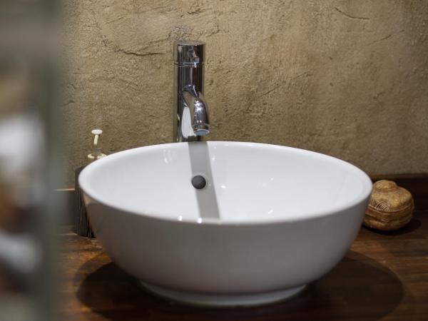 Maison d'hôtes L'îlot bambou : photo 4 de la chambre chambre double avec lit d'appoint