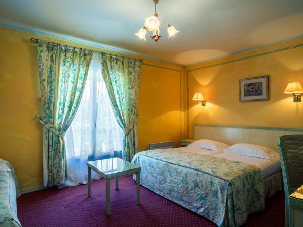 Hôtel Mireille : photo 2 de la chambre chambre triple confort