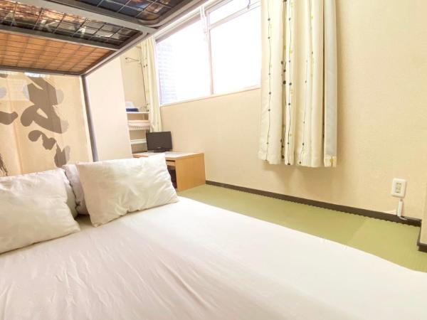 GUEST HOUSE B's FiveⅡ : photo 2 de la chambre chambre lits jumeaux avec salle de bains commune