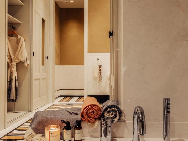 Bernadet Alaçatı : photo 10 de la chambre suite lit king-size