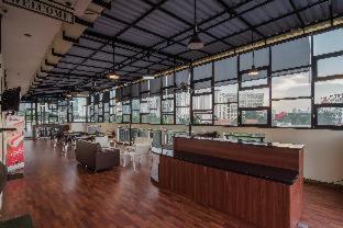 RedDoorz Plus near Semanggi : photo 1 de la chambre room #428686110