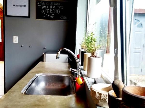 Trastienda Guest House : photo 10 de la chambre lit simple en dortoir