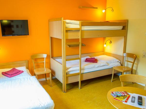 Schanzenstern Altona GmbH : photo 5 de la chambre chambre triple - accessible aux personnes à mobilité réduite