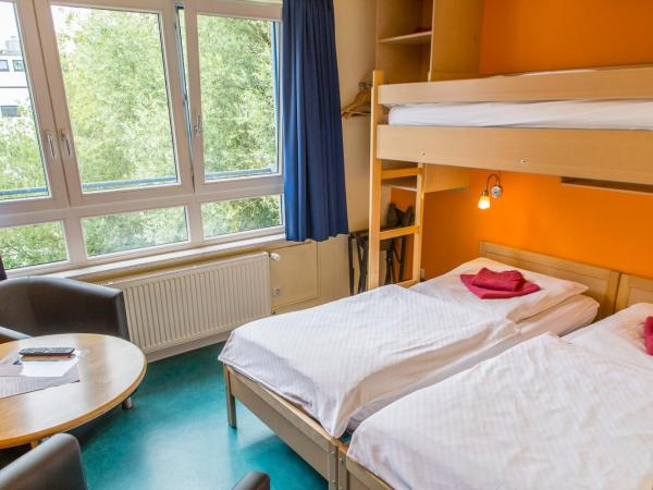 Schanzenstern Altona GmbH : photo 4 de la chambre chambre triple - accessible aux personnes à mobilité réduite